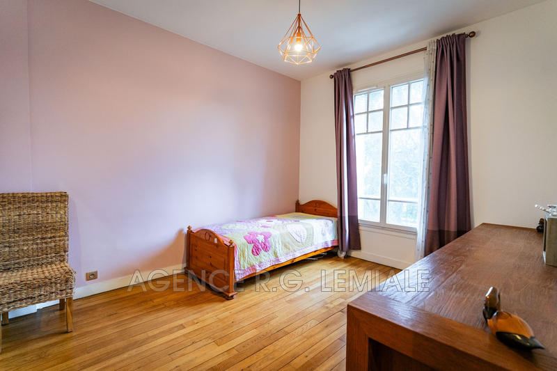 Maison - 230 m² - 11 pièces