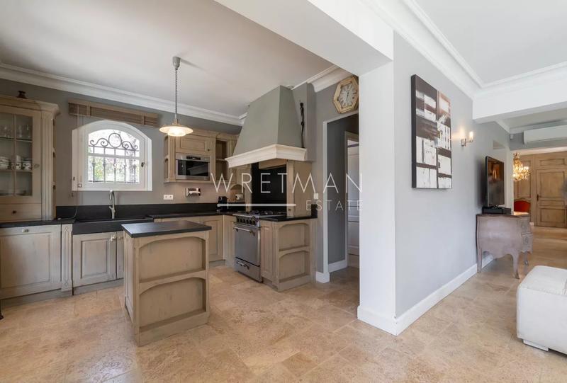 Maison - 280 m² - 7 pièces