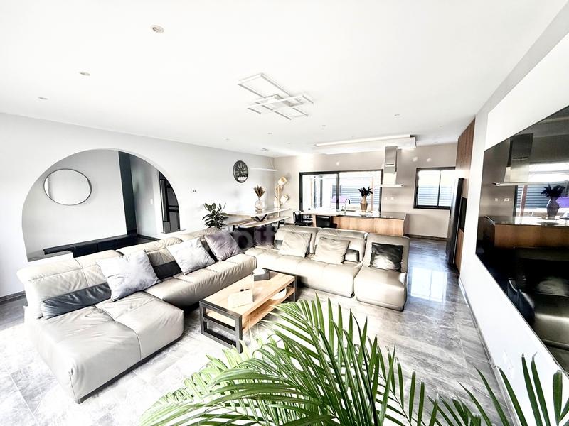 Maison - 193 m² - 7 pièces