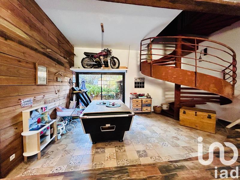 Maison - 200 m² - 5 pièces