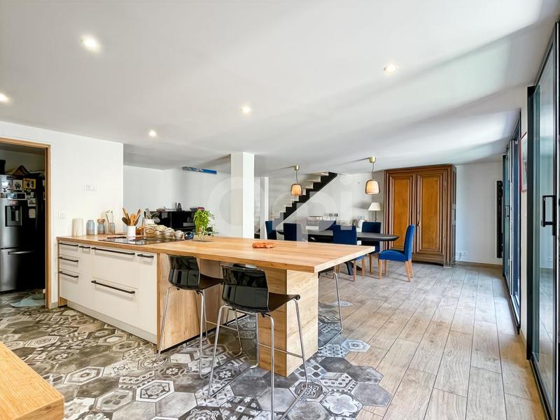 Propriété - 276 m² - 10 pièces