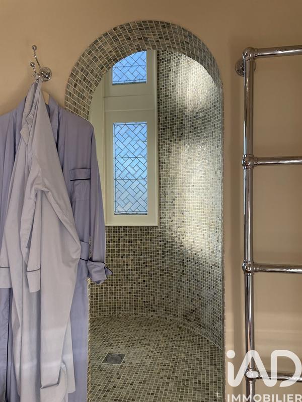 Maison - 470 m² - 13 pièces