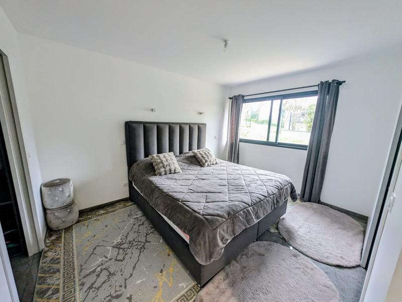 Maison - 240 m² - 6 pièces