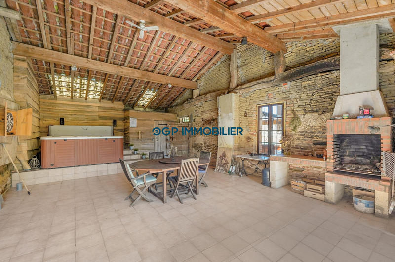 Maison ancienne - 262 m² - 11 pièces