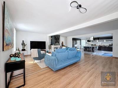 Maison - 208 m² - 6 pièces