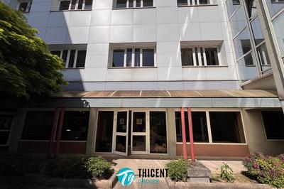 Local commercial - 744 m²