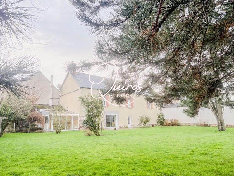 Maison - 230 m² - 7 pièces