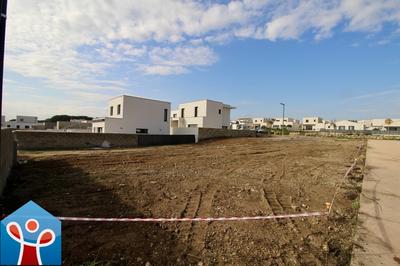 Terrain constructible - 702 m²