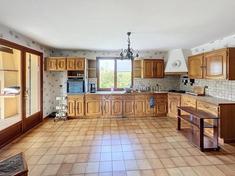 Maison - 217 m² - 8 pièces