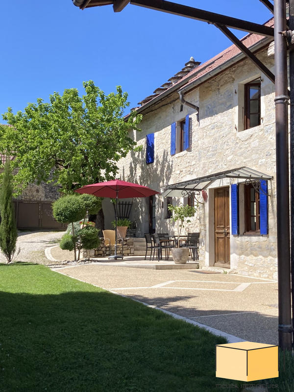 Maison ancienne - 362 m² - 9 pièces