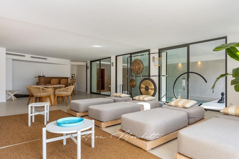 Maison - 450 m² - 8 pièces