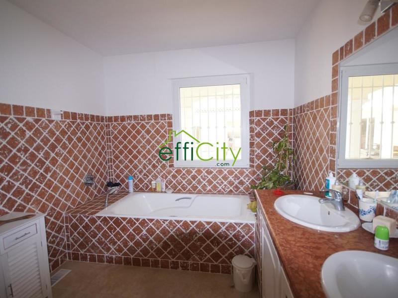 Maison - 260 m² - 7 pièces