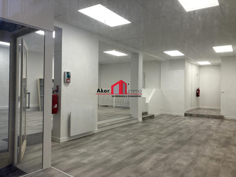 Local commercial - 130 m² - 1 pièce