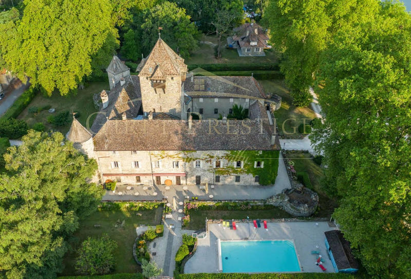 Château - 2 882 m² - 40 pièces