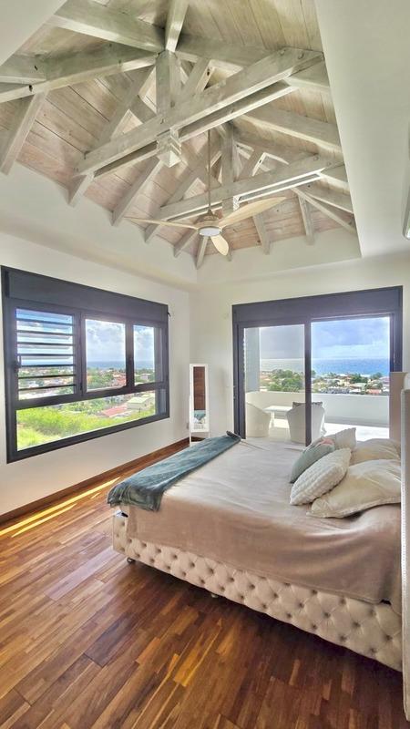 Maison - 256 m² - 7 pièces