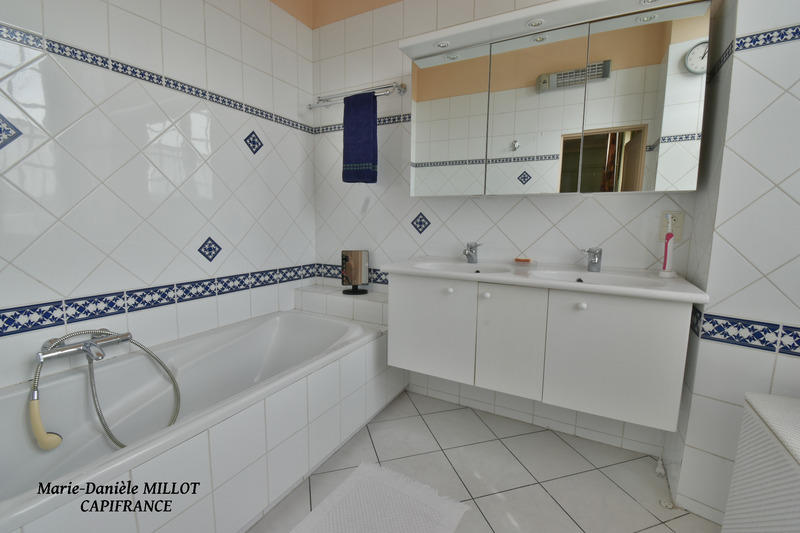 Maison bourgeoise - 240 m² - 9 pièces