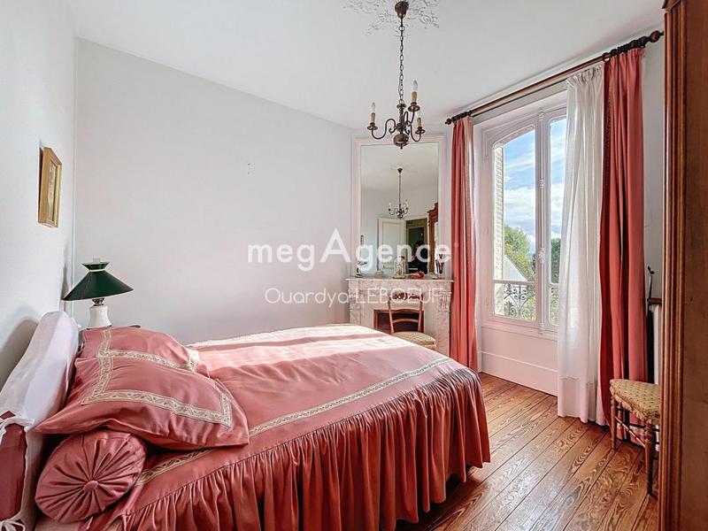 Maison - 165 m² - 9 pièces