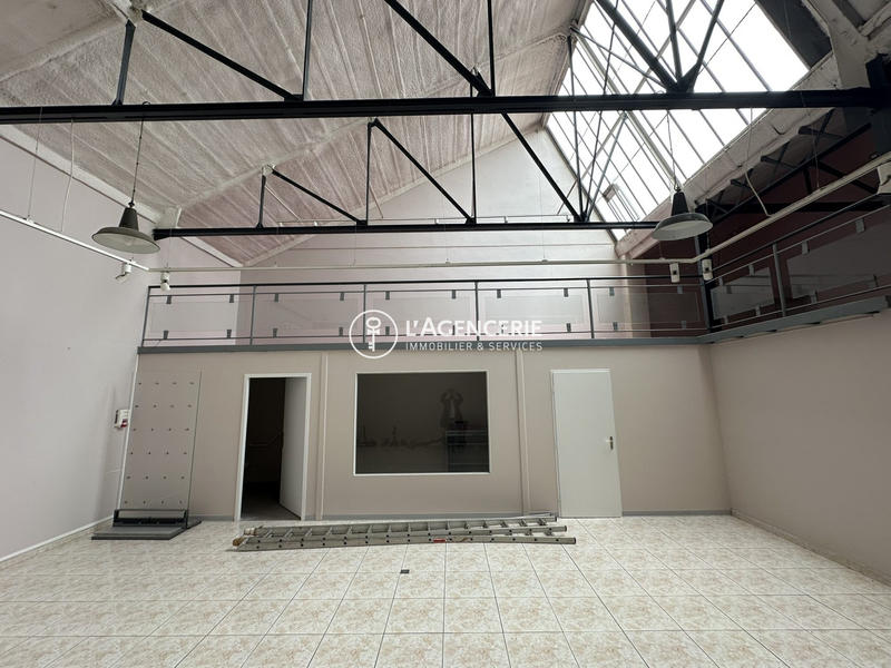 Local d'activités - 250 m²