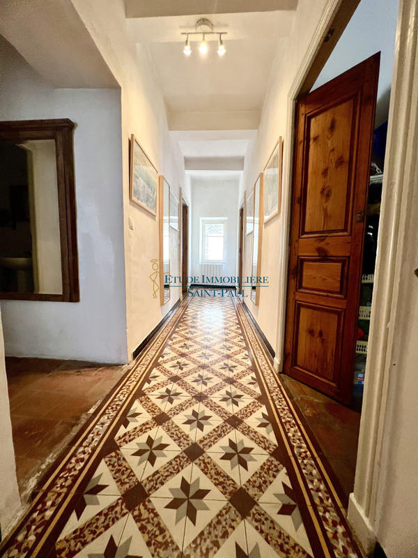 Maison - 220 m² - 10 pièces