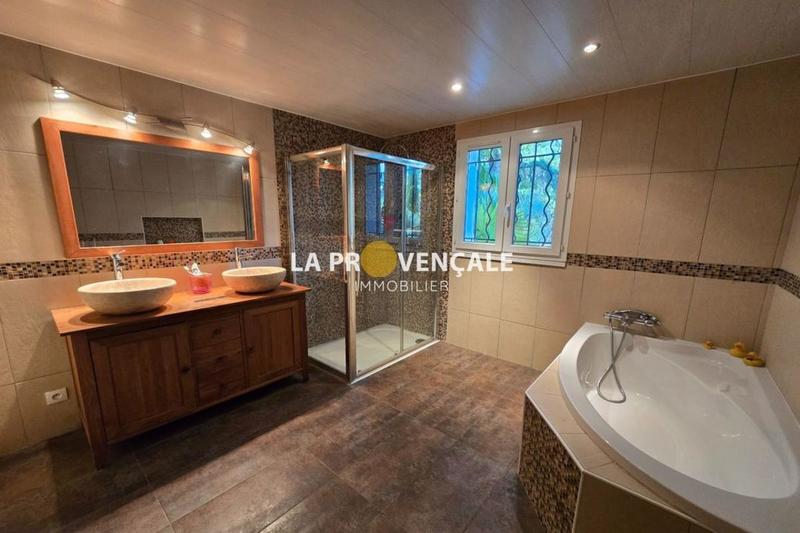Maison - 176 m² - 9 pièces