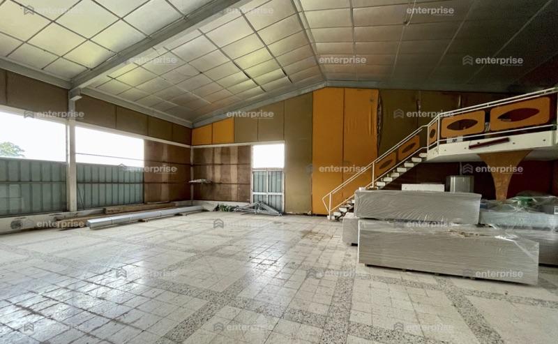 Local d'activité / Entrepôt - 2 200 m²