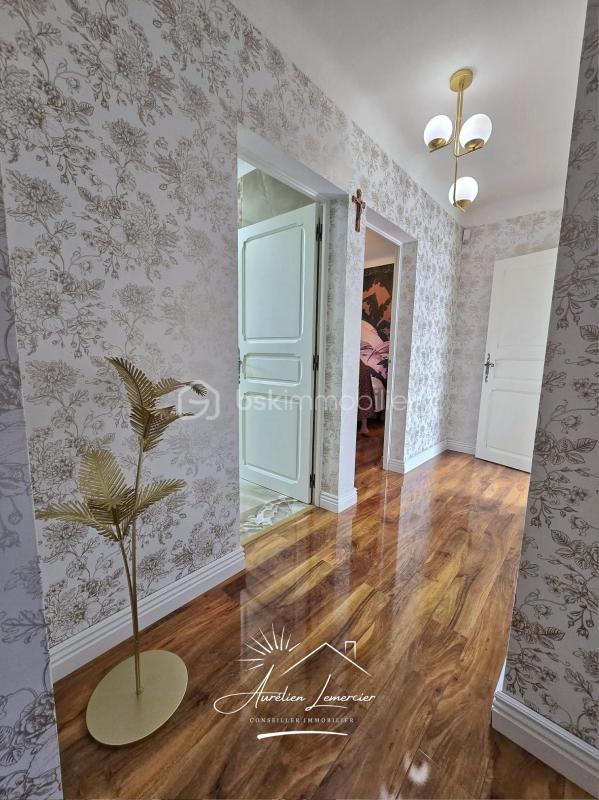 Maison - 200 m² - 6 pièces