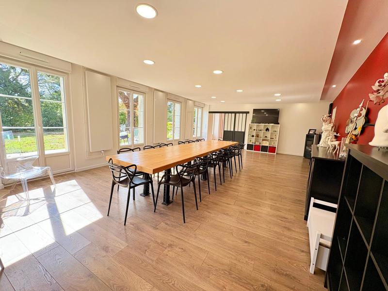 Château - 451 m² - 14 pièces