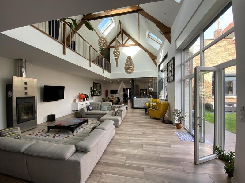 Maison - 371 m² - 8 pièces