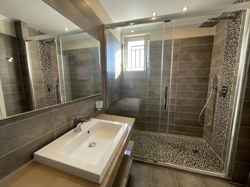 Villa - 350 m² - 15 pièces