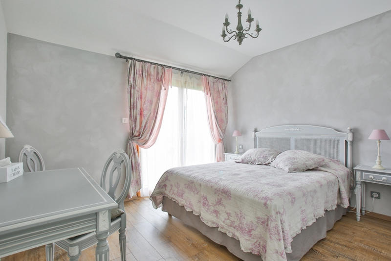 Local commercial - 748 m² - 15 pièces