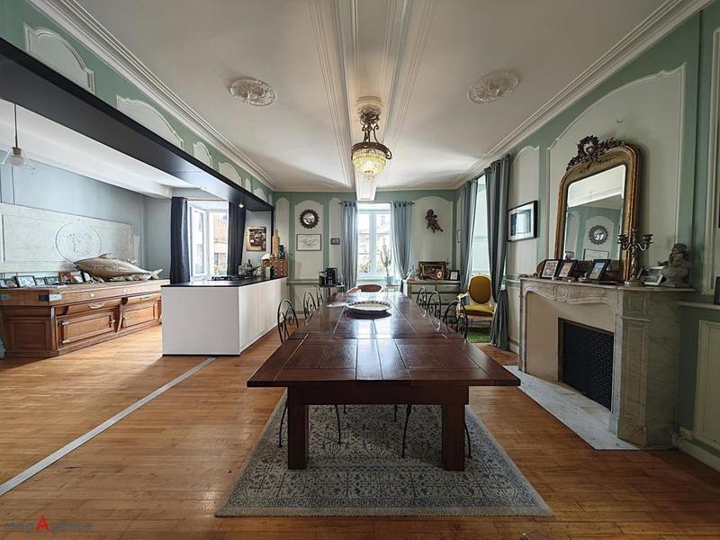 Maison - 280 m² - 10 pièces