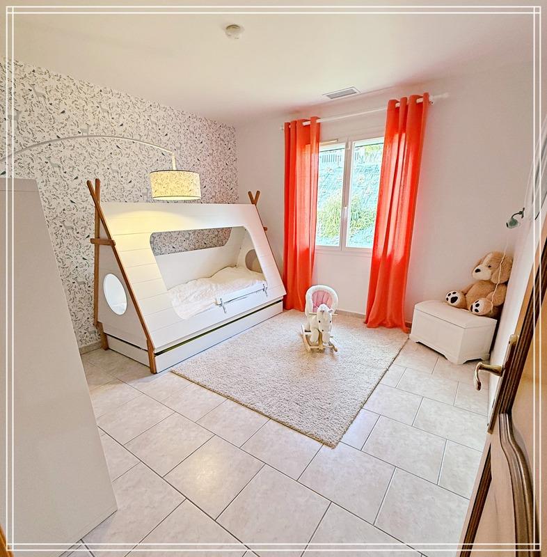 Maison - 220 m² - 7 pièces