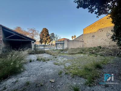 Propriété - 940 m² - 1 pièce