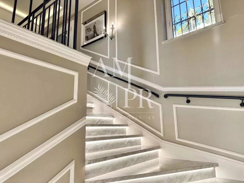 Villa - 319 m² - 5 pièces