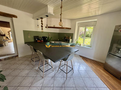 Maison - 250 m² - 8 pièces