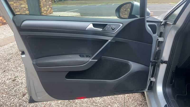 Volkswagen Golf VII 1.6 Tdi 110 Dsg7 Lounge - Automatique