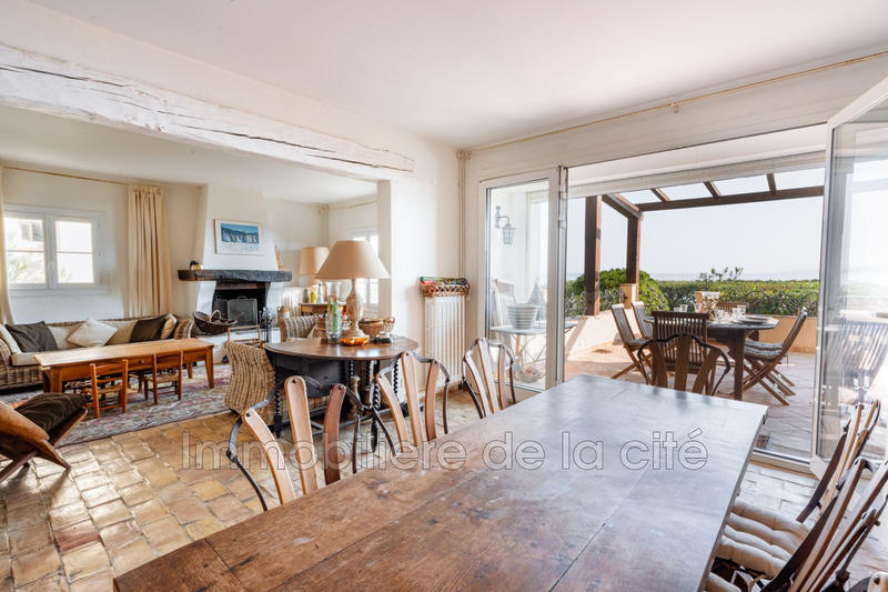 Maison - 239 m² - 8 pièces