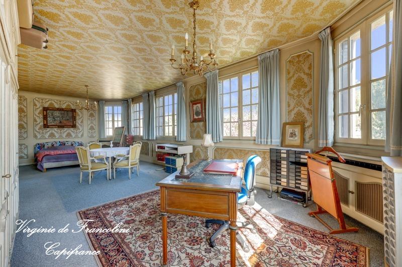 Maison - 304 m² - 10 pièces