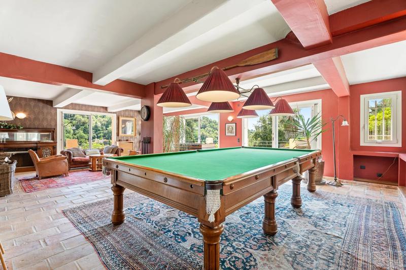 Maison - 280 m² - 8 pièces