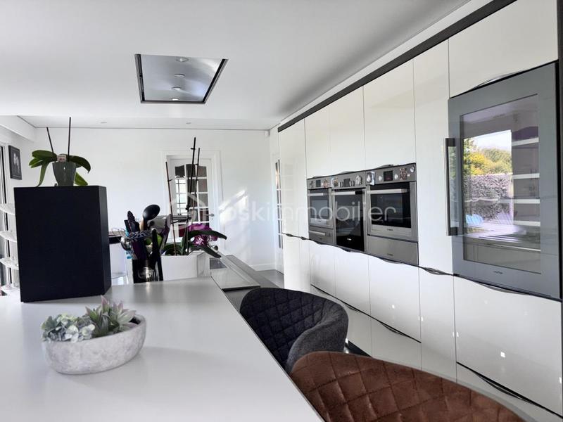 Pavillon - 199 m² - 9 pièces