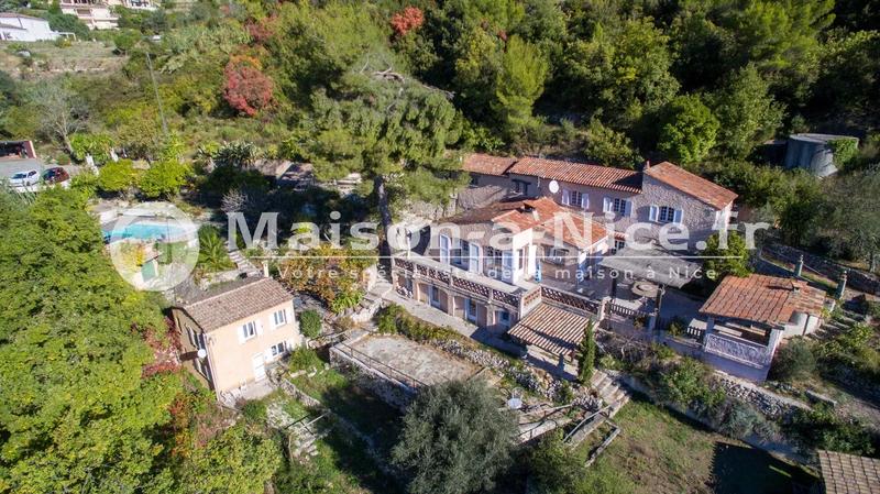 Maison - 285 m² - 10 pièces