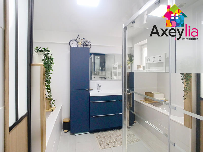 Maison - 220 m² - 10 pièces