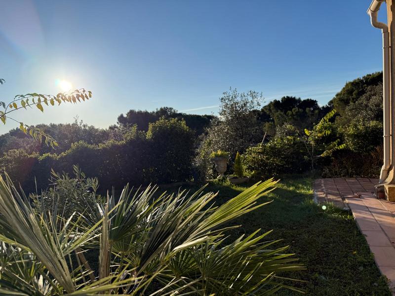 Maison - 1 400 m² - 5 pièces