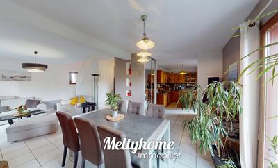 Maison - 102 m² - 5 pièces