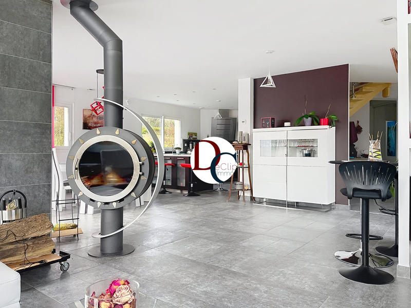 Maison - 210 m² - 6 pièces