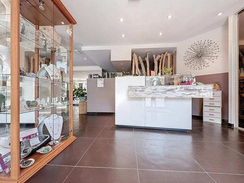 Local commercial - 108 m² - 5 pièces