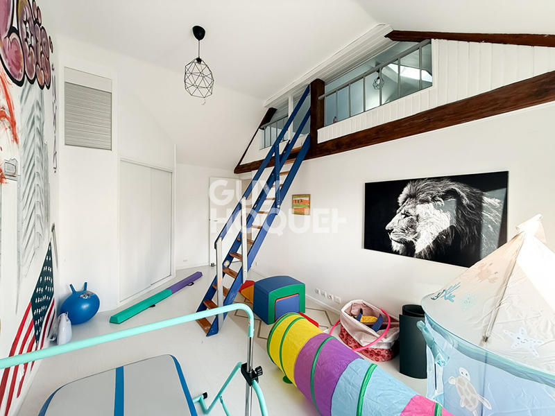 Maison - 180 m² - 7 pièces