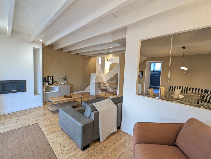 Maison - 210 m² - 7 pièces