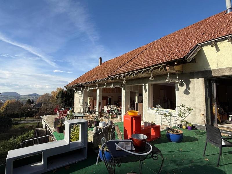 Maison - 1 050 m² - 12 pièces