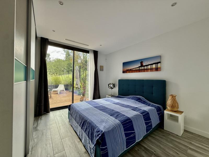 Maison - 280 m² - 6 pièces